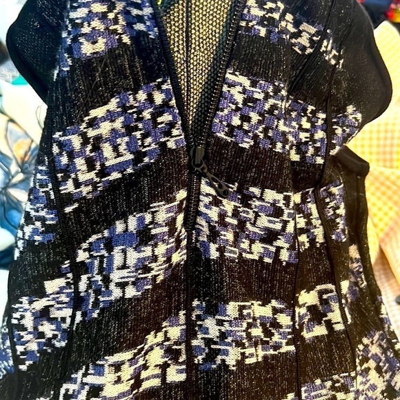 ⭐️Nic & Zoe,Classic Style Fit & Flare, Gorgeous Silhouette Design,EUC, MSRP $228 - Picture 9 of 16